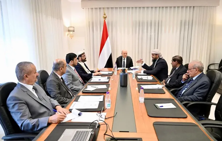 المجلس الرئاسي يصدر توجيهات مهمة بشأن المواطنين بمناطق سيطرة الحوثيين